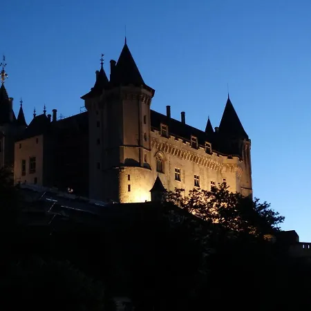 Sequoia Au Pied Du Chateau