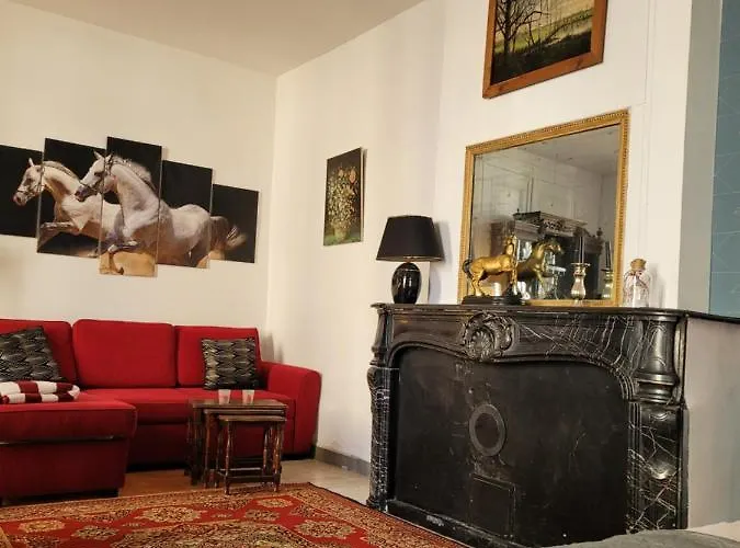 Sequoia Au Pied Du Chateau